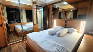 Family Room | 1 bedroom, desk, laptop workspace, free WiFi