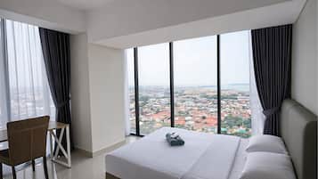 Apartamento standard | Escrivaninha, Wi-Fi de cortesia, roupa de cama