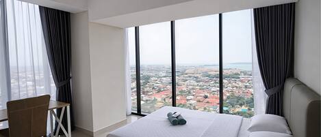 Standard Apartment | Desk, free WiFi, bed sheets