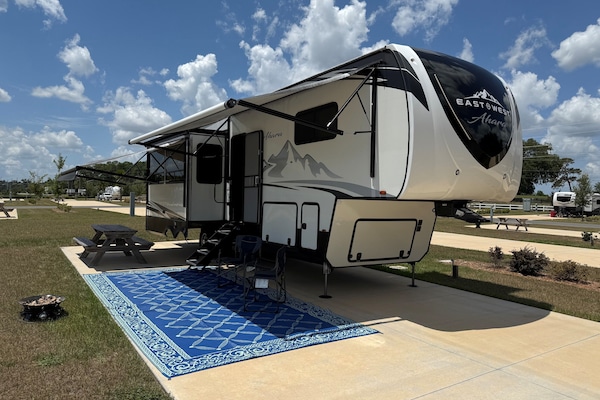 37' 5th Wheel...picnic table not included.