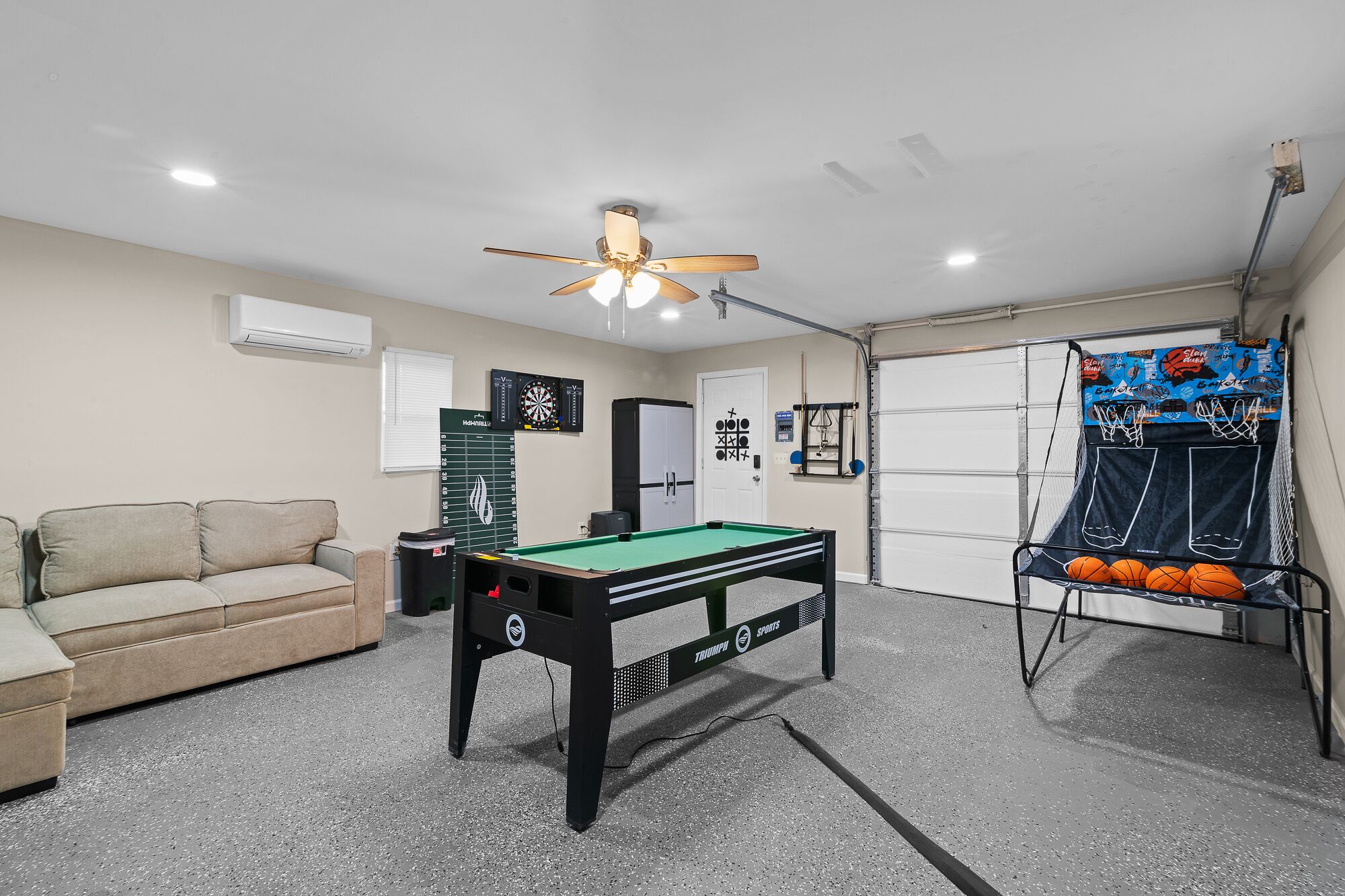 Cozy retreat w/detached game room. Near shopping, museums, and Buckroe Beach