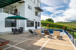 Outdoor dining - Hermosa, Moderna y Confortable Casa en Anapoima (Cundinamarca)