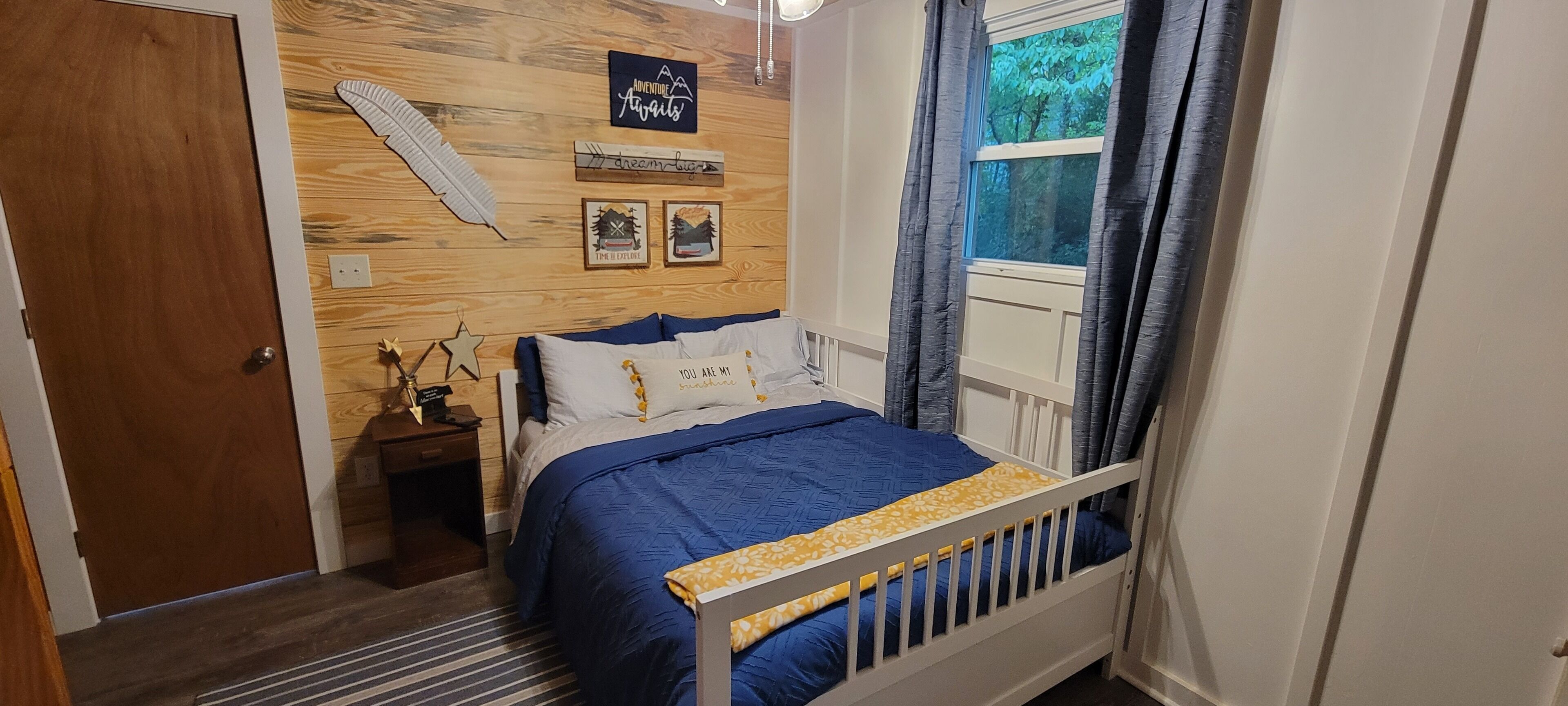 2 bedrooms, desk, iron/ironing board, travel cot