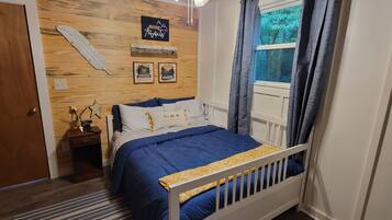 2 bedrooms, desk, iron/ironing board, travel cot