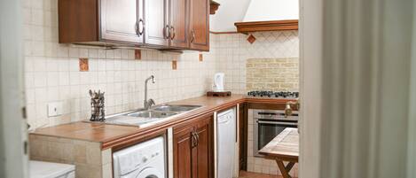 Kühlschrank, Ofen, Herdplatte, Geschirrspüler