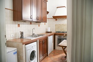 Fridge, oven, stovetop, dishwasher - Bpremium Apartment (Roma)