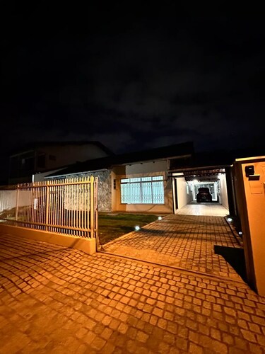 Casa com Ampla Cozinha e 3 Quartos Para 6 Pessoas