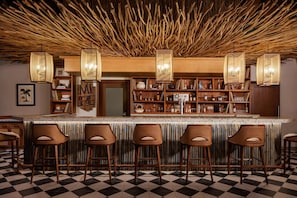 5 bares/lounges