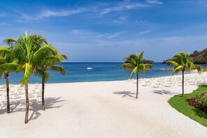Pantai pribadi dan pasir putih