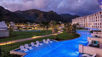 2 piscines extérieures