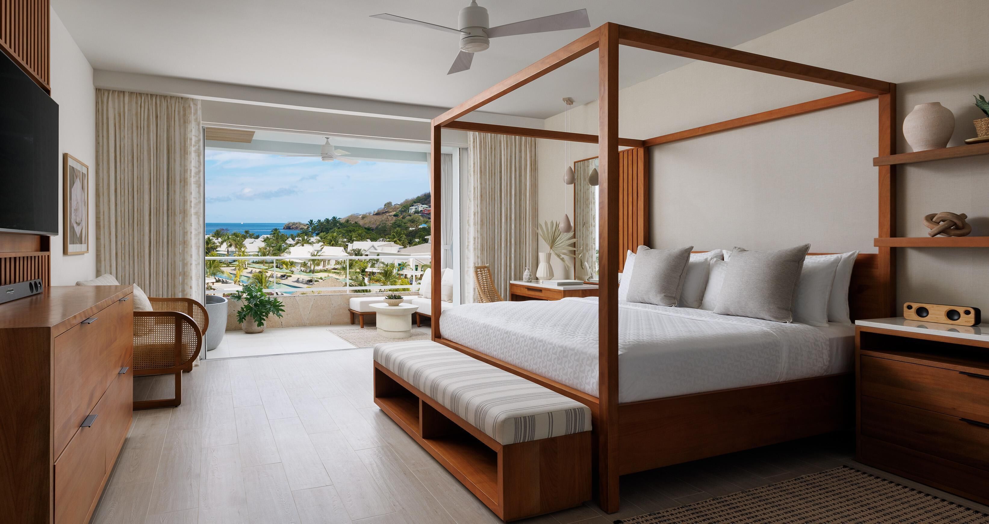 Lady Palm Club Suite with Fitness Room and Balcony Tranquility Soaking Tub (CBE) | In-room safe, iron/ironing board, free WiFi