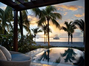 Beachfront One-Bedroom Butler Villa Suite with Private Pool (BVJP). | Ausblick vom Zimmer