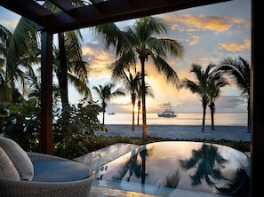 Beachfront One-Bedroom Butler Villa Suite with Private Pool (BVJP). | Ausblick vom Zimmer