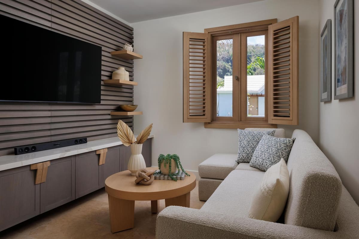 One-Bedroom Garden Butler Suite with Media Room and Patio Tranquility Soaking Tub (VH) | 1 kamar tidur, brankas, setrika/meja setrika, dan Wi-Fi gratis