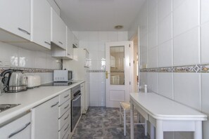 Kylskåp, mikrovågsugn, ugn och diskmaskin