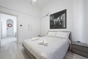 2 bedrooms, iron/ironing board, WiFi, bed sheets - Port View Apartment - Cagliari (Cagliari)