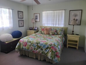 2 bedrooms, iron/ironing board, free WiFi, bed sheets - Perfect 2 bedroom house with beautiful in ground pool! Short drive to beaches! (Venice)