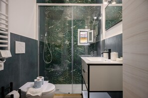 Shower, hair dryer, bidet, towels - Sapiti Modern in Florence by Mmega (Firenze)