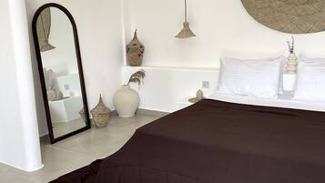 Desk, laptop workspace, iron/ironing board, rollaway beds