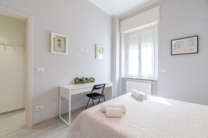 2 bedrooms, iron/ironing board, WiFi