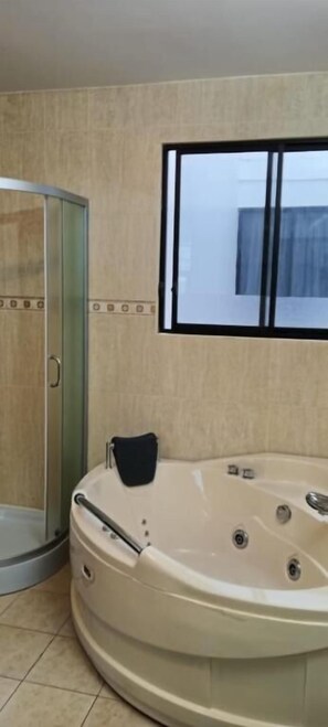 Perlengkapan mandi gratis dan lantai berpemanas