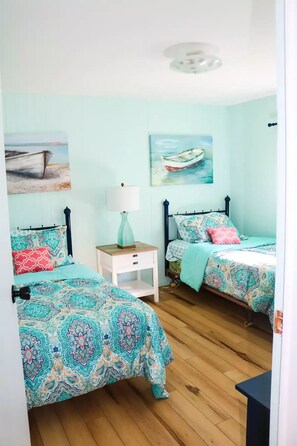 3 bedrooms, iron/ironing board, WiFi, bed sheets - Beautiful waterfront property (Chesterville)