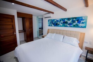 4 bedrooms, iron/ironing board, Internet, bed sheets