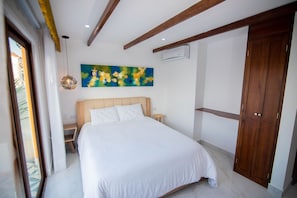 4 habitaciones, tabla de planchar con plancha y acceso a internet 