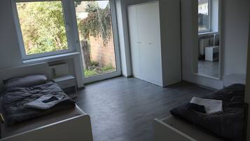 3 Schlafzimmer, Schreibtisch, Reisekinderbett, kostenloses WLAN