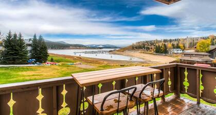 Lakeside One-Bedroom with Balcony/Views! Close to Keystone.