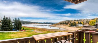 Lakeside One-Bedroom with Balcony/Views! Close to Keystone.