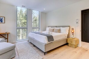 4 habitaciones, escritorio, tabla de planchar con plancha y wifi gratis 