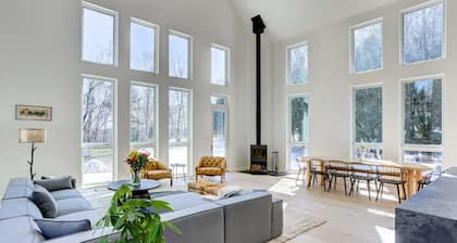 Bethel NY Wellness Retreat w/ Spa Amenities