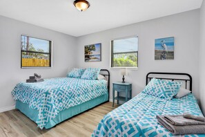 5 bedrooms, iron/ironing board, WiFi, bed sheets - Roomy 5/2 in Orange Park (Orange Park)