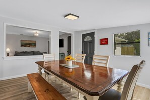 Dining - Roomy 5/2 in Orange Park (Orange Park)