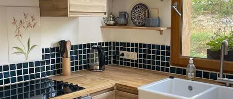 雪櫃、微波爐、焗爐、爐具