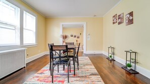 Dining - Cozy Getaway in Bridgeport (Bridgeport)