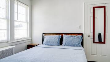 2 bedrooms, desk, iron/ironing board, free WiFi