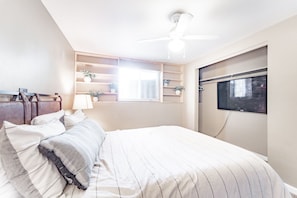 1 bedroom, desk, free WiFi, bed sheets - Cozy Central Home w/ Pikes Peak View & Fireplace. Hiking & Biking Galore! (Colorado Springs)