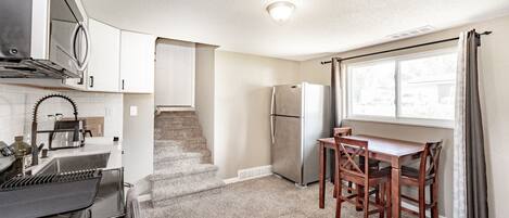 Køleskab, mikrobølgeovn, ovn, kogeplade