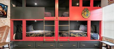 House, Multiple Beds, Pool Access (SHD4724)