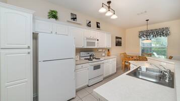 House, Multiple Beds, Pool Access (CW7705) | Private kitchen | Fridge, microwave, oven, stovetop