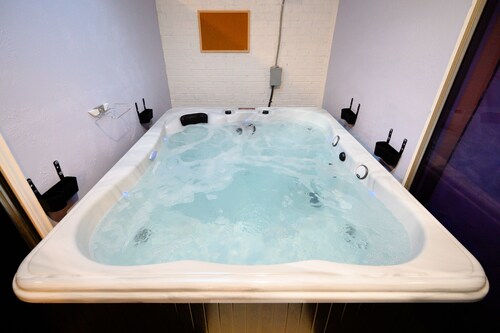 Sweet Home V - Family Cozy House, 20 minutes to downtown, 20 minutes to Airport