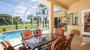 House, Multiple Beds, Pool Access, Golf View (MRD240) | Dining