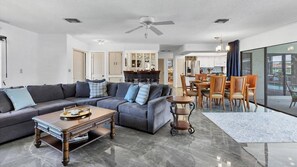 Casa, varias camas, acceso a la piscina (ECC2310) | Zona de estar