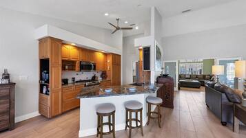 House, Multiple Beds, Pool Access (TLB3248) | Interior