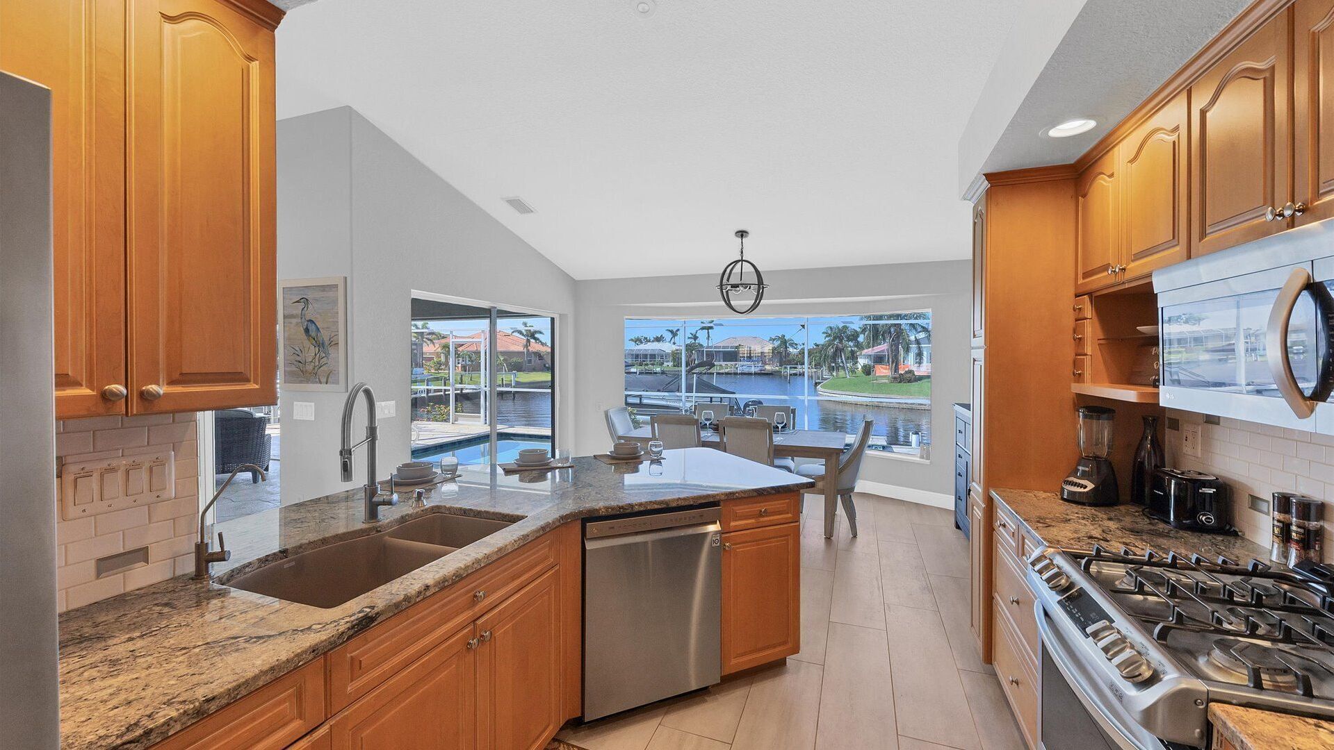 House, Multiple Beds, Pool Access (TLB3248) | Private kitchen | Fridge, microwave, oven, stovetop