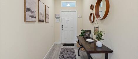 House, Multiple Beds, Pool Access (BIS8948) | Interior