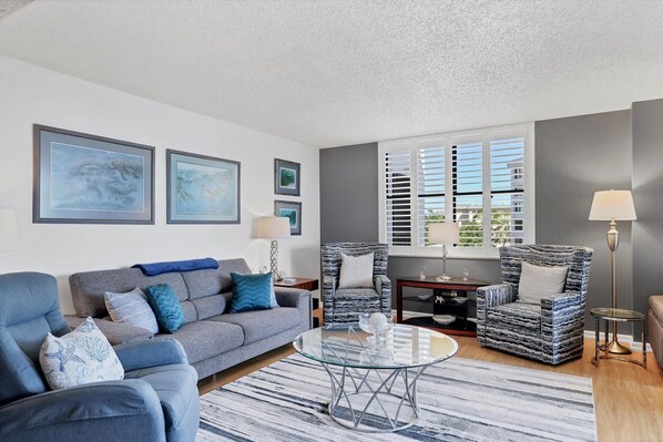 Condo, Multiple Beds, Hot Tub, Ocean View (MPR8735-303B) | Living area