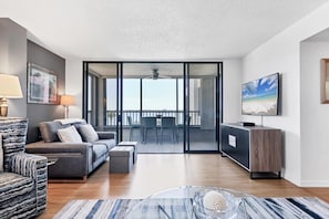 Lejlighed - flere senge - boblebad - havudsigt (MPR8735-303B) | Opholdsområde